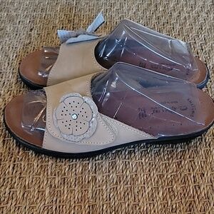 FLEXUS by Spring Step Leather Slide Sandals NWT Size 39 or 8.5